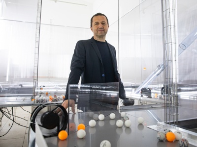 1. Szilárd Cseke_Portrait_In his interactive installation Fall by the Roadside_2019_2022_Photo_Archive of the artist